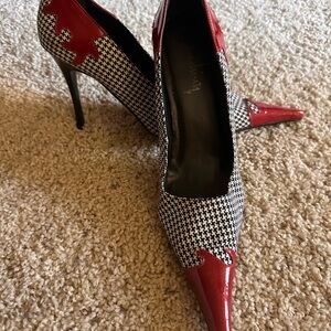 Stylish Red and Black Houndstooth Women's Heels